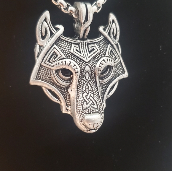 VIKING NORDIC WOLF NECKLACE - Picture 3 of 9